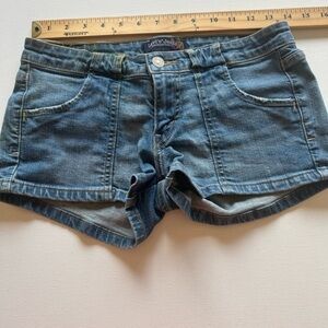 EUC Levi's Juniors Size 1 Mid Rise Light Wash Blue Jean Shorts 28" Waist🔥🔥 (D2)
